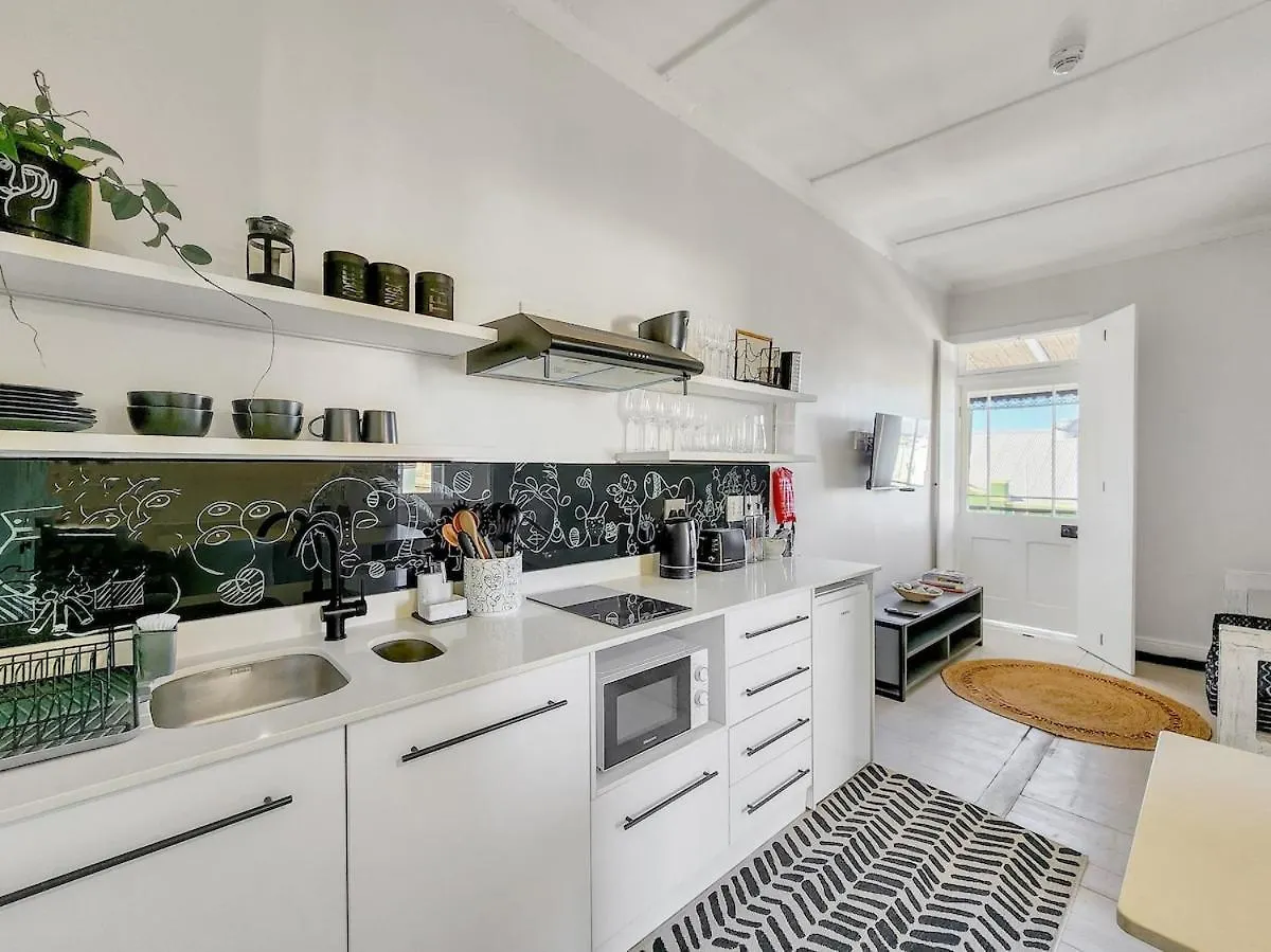 Apartment Exquisite And Homely Apartment, Private Balcony Cape Town